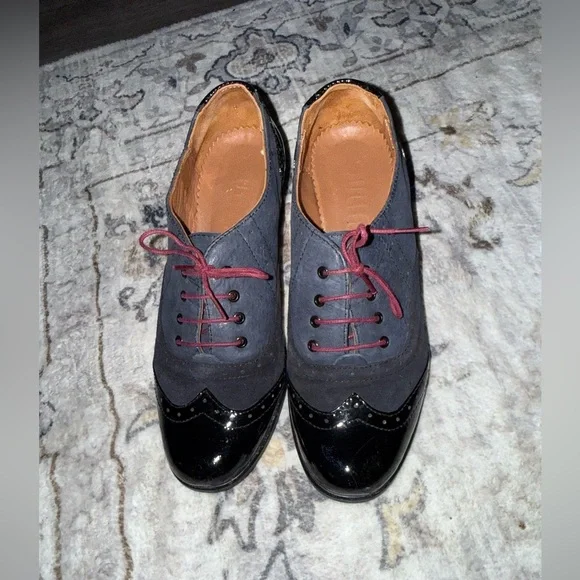 Julia Bo Gray and Black Oxford Shoes with Red Laces - Picture 4 of 8